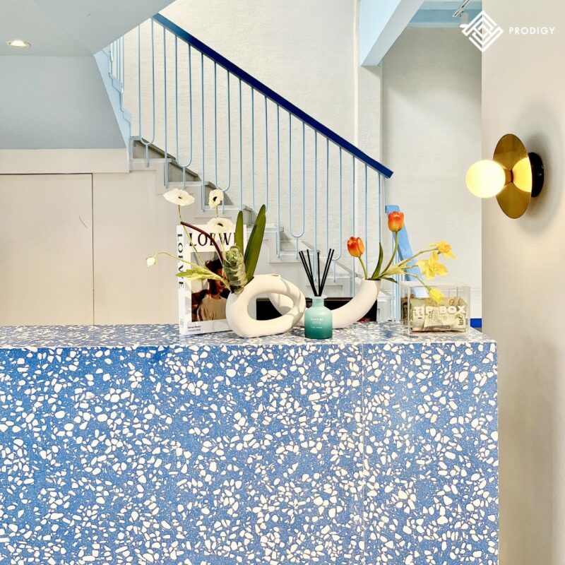 โครงการที่ผ่านมา - ร้านอาหารสีฟ้า ตกแต่งด้วยกระเบื้องหินเทียม Terrazzo