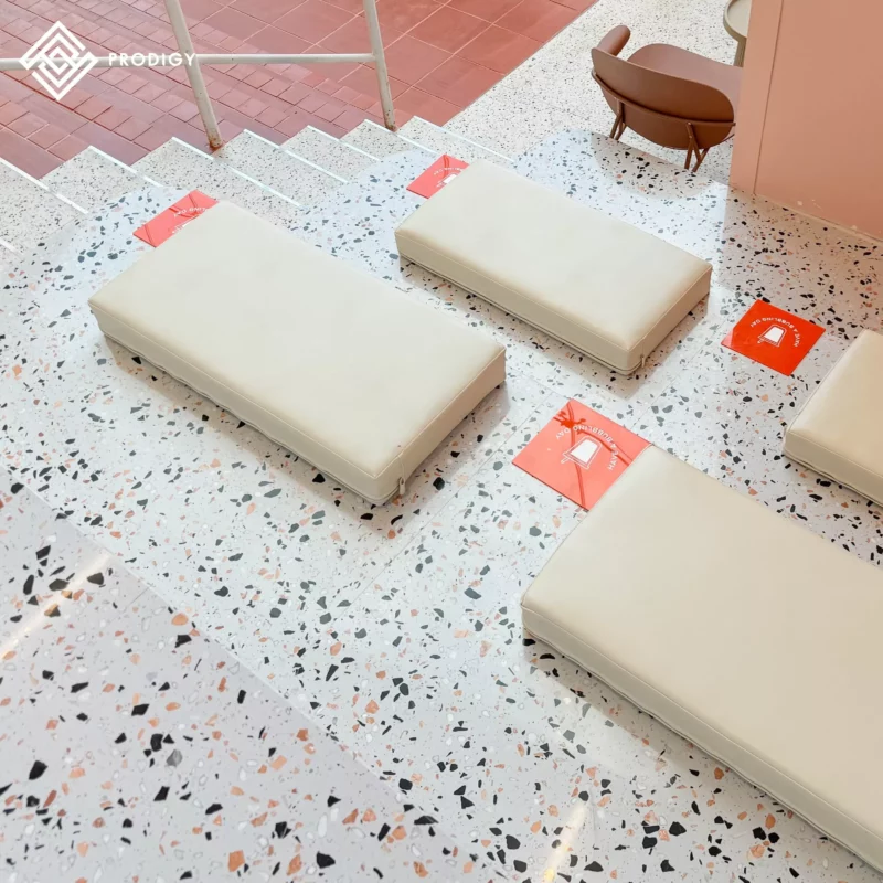 พื้นที่นั่งหินขัด Terrazzo KOI the’ - Central Chaengwattana