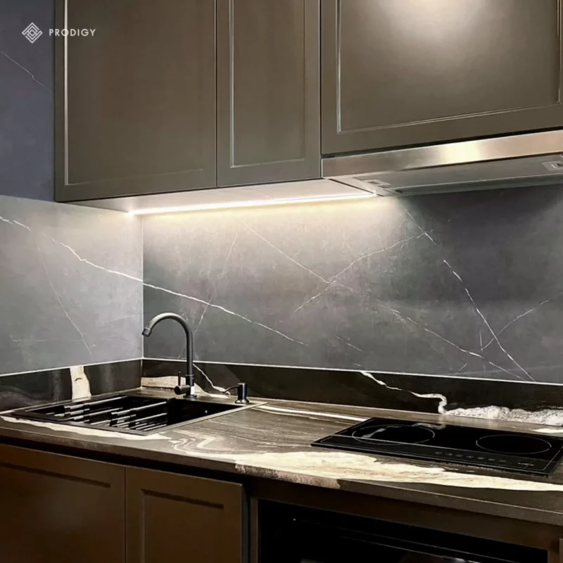 ผนังหินอ่อนเทียม Sintered Stone ที่ Private Luxury Condominium