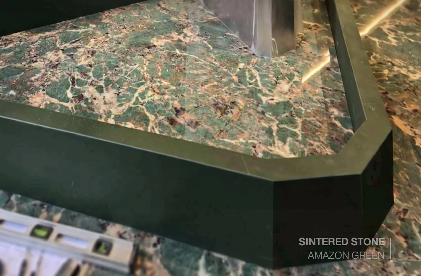 Prodigy Sintered Stone - เคาน์เตอร์บาร์ หินอ่อนเทียม Amazon Green